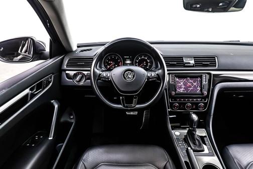 2019 Volkswagen Passat 2.0T R-Line