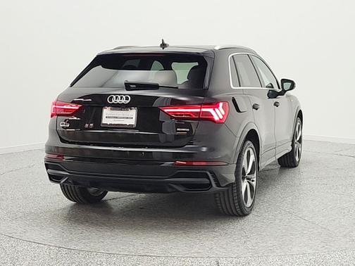 Mythos Black Metallic 2021 Audi Q3 45 S line Premium