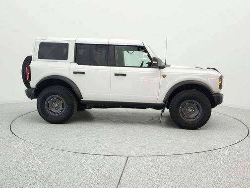 Oxford White 2025 Ford Bronco Badlands