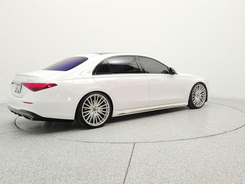 MANUFAKTUR Moonlight White Metallic 2024 Mercedes-Benz S-Class 4MATIC