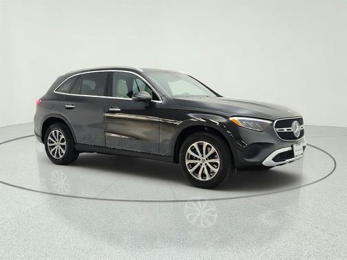 Graphite Grey Metallic 2026 Mercedes-Benz GLC 300 Base
