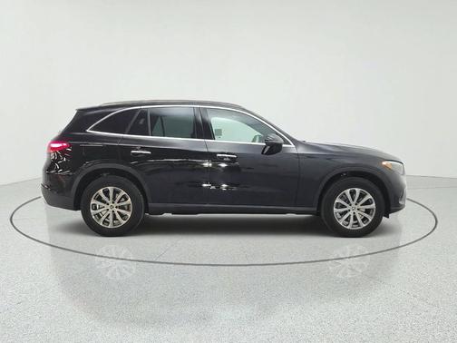 Black 2027 Mercedes-Benz GLC 300 4MATIC