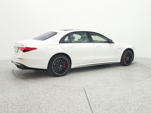 MANUFAKTUR Moonlight White Magno 2026 Mercedes-Benz AMG S 63 E 4MATIC