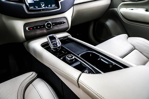 2022 Volvo XC90 Recharge Plug-In Hybrid T8 Inscription 7 Passenger