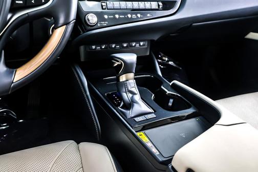 2024 Lexus ES 300h Luxury