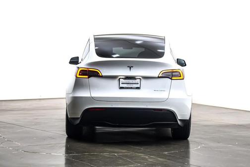 2022 Tesla Model Y Long Range Dual Motor All-Wheel Drive