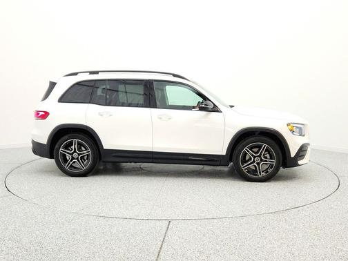Polar White 2023 Mercedes-Benz GLB 250 4MATIC