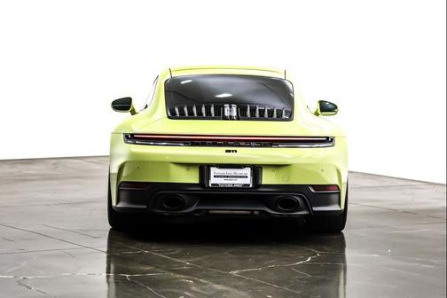 2025 Porsche 911 Carrera