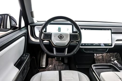 2023 Rivian R1S Adventure