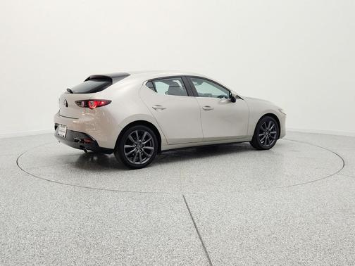 Platinum Quartz Metallic 2025 Mazda Mazda3 FWD w/Preferred Package