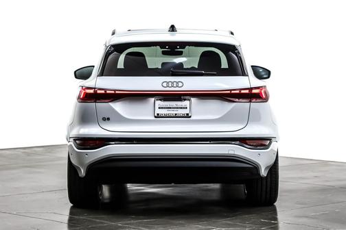 2025 Audi Q6 e-tron Premium Plus quattro