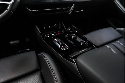 2025 Audi Q6 e-tron Premium Plus quattro