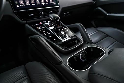 2023 Porsche Cayenne Platinum Edition