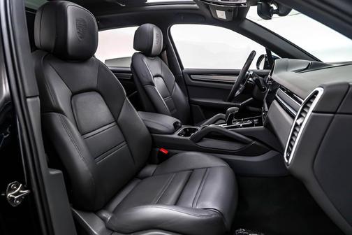 2023 Porsche Cayenne Platinum Edition