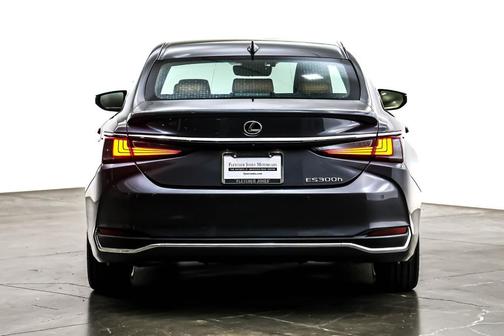 2024 Lexus ES 300h Base