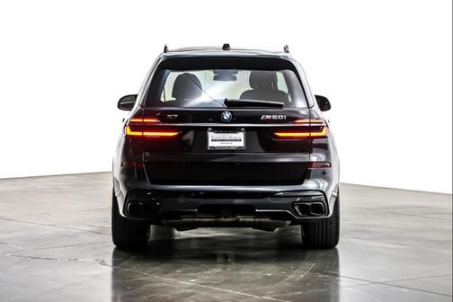 2025 BMW X7 M60i