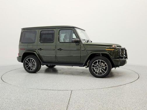 MANUFAKTUR Olive Metallic 2026 Mercedes-Benz G-Class G 550