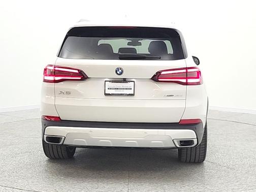 Mineral White Metallic 2023 BMW X5 PHEV xDrive45e