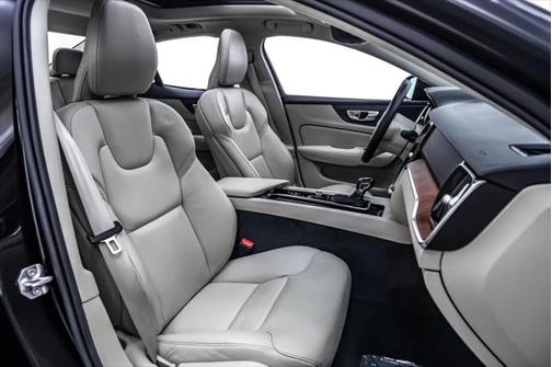2021 Volvo S60 T5 Momentum