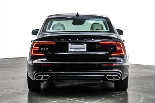 2021 Volvo S60 T5 Momentum