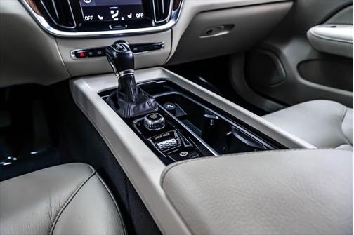 2021 Volvo S60 T5 Momentum