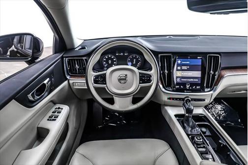 2021 Volvo S60 T5 Momentum