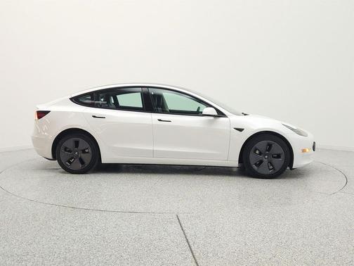 Pearl White Multi-Coat 2023 Tesla Model 3 Standard Range