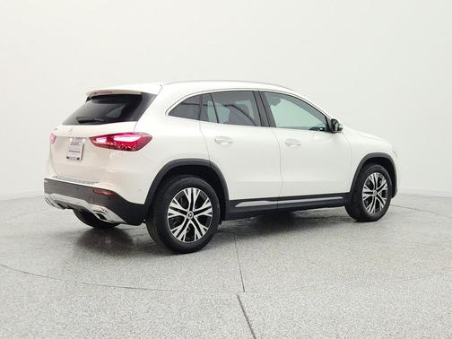 Polar White 2025 Mercedes-Benz GLA 250 4MATIC