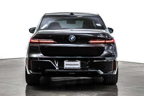 2025 BMW 740 740i