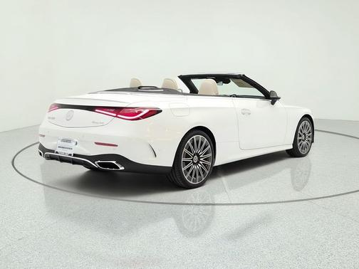 MANUFAKTUR Moonlight White Metallic 2026 Mercedes-Benz CLE 450 4MATIC