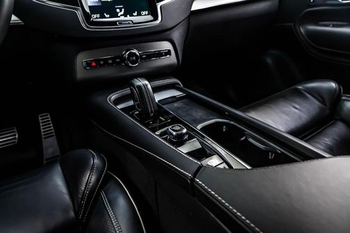 2022 Volvo XC90 Recharge Plug-In Hybrid T8 R-Design 7 Passenger