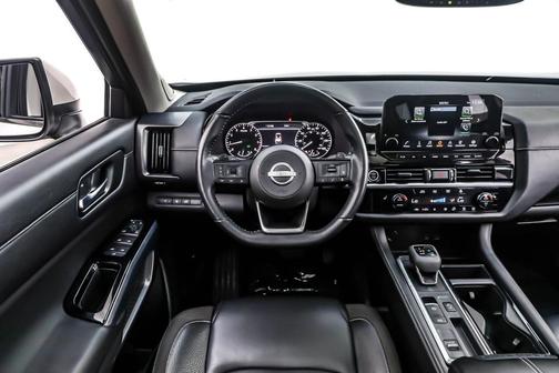 2022 Nissan Pathfinder SL 2WD
