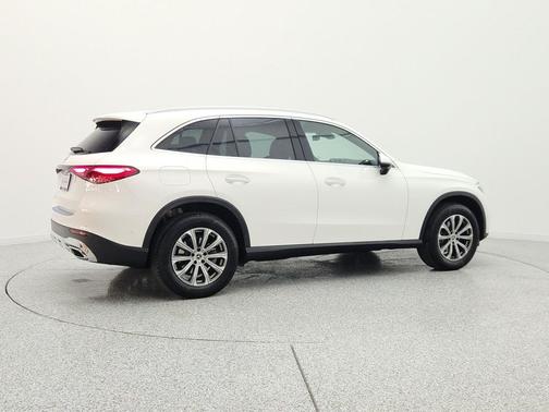 Polar White 2026 Mercedes-Benz GLC 300 Base