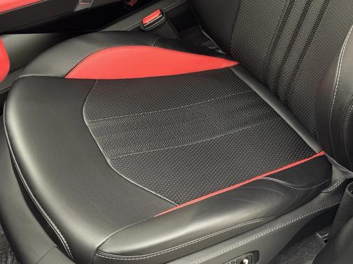 2025 Aston Martin DBX 707 SUV