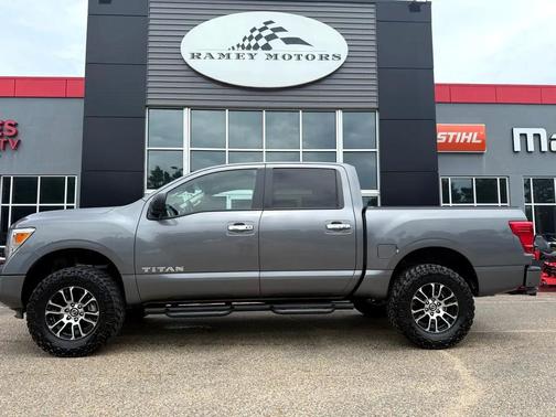 2021 Nissan Titan SV