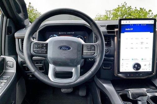 2024 Ford F-150 Lightning LARIAT