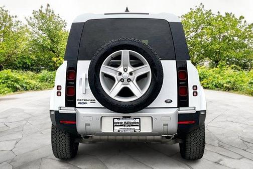 2022 Land Rover Defender 110 SE