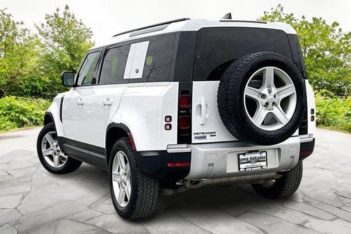 2022 Land Rover Defender 110 SE