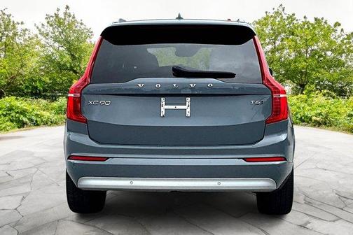 2022 Volvo XC90 T6 Momentum 7 Passenger