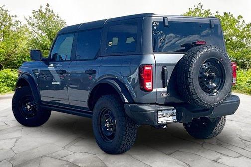 Carbonized Gray Metallic 2026 Ford Bronco Big Bend