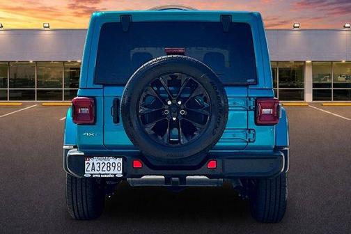 Pearlcoat 2024 Jeep Wrangler 4xe Sahara