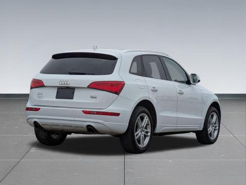 Glacier White Metallic 2017 Audi Q5 2.0T Premium
