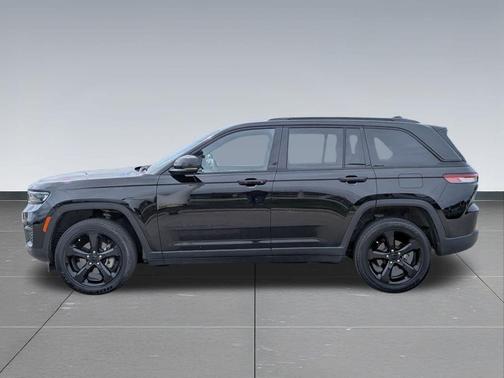 Diamond Black Crystal Pearlcoat 2023 Jeep Grand Cherokee Altitude