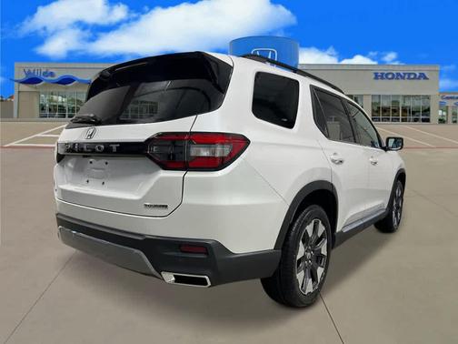 Platinum White Pearl 2026 Honda Pilot Touring 8-Passenger