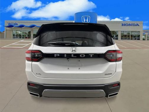 Platinum White Pearl 2026 Honda Pilot Touring 8-Passenger