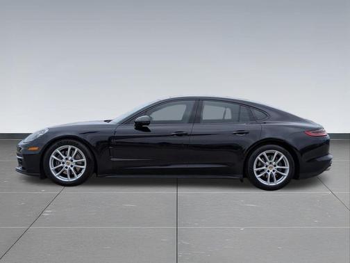 Jet Black Metallic 2017 Porsche Panamera 4