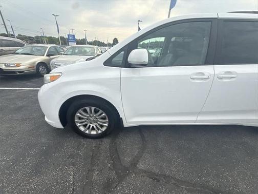 2013 Toyota Sienna XLE