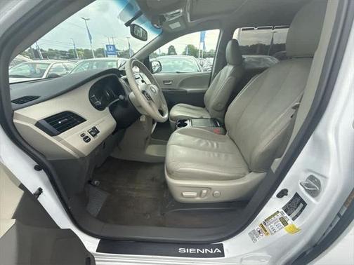 2013 Toyota Sienna XLE