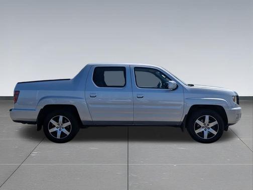 Silver 2014 Honda Ridgeline SE