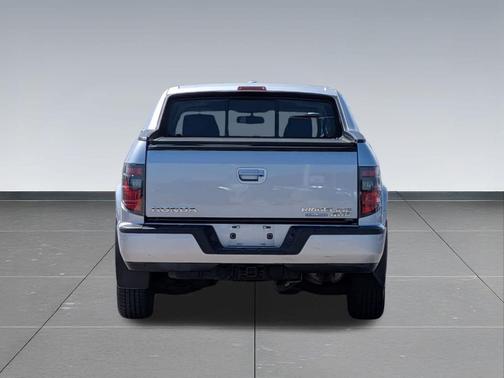 Silver 2014 Honda Ridgeline SE